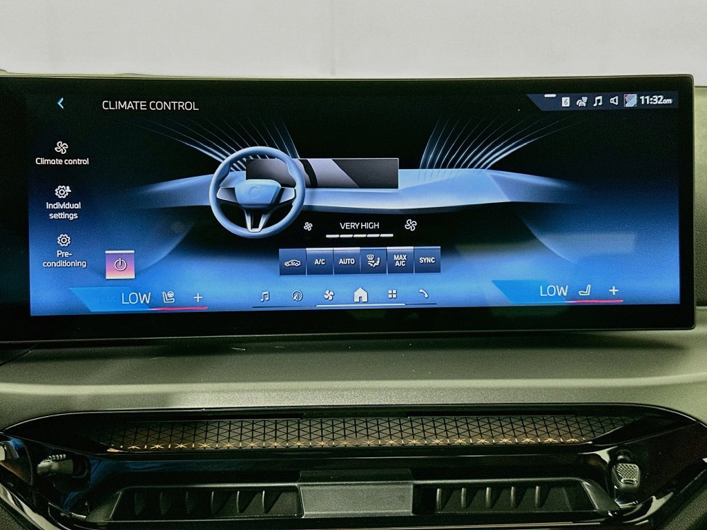 Used 2025 BMW 230i Coupe w/ M Sport Package RWD image 16
