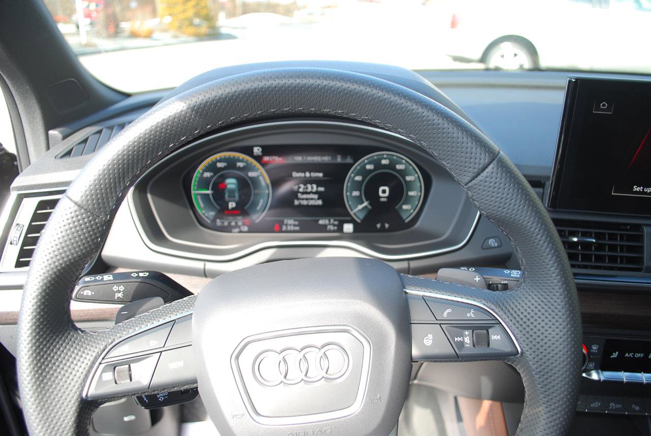 Used 2025 Audi Q5 e Prestige w/ Prestige Package image 7