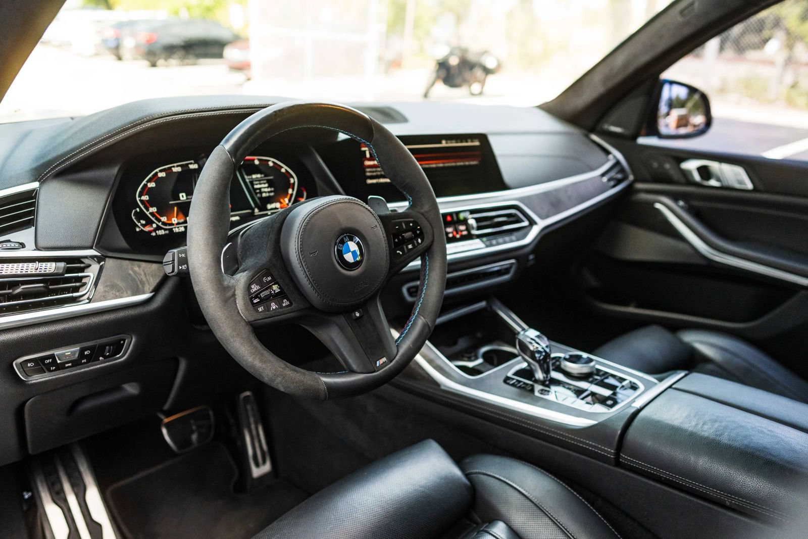 Used 2022 BMW X7 M50i w/ Dynamic Handling Package AWD/4WD image 12