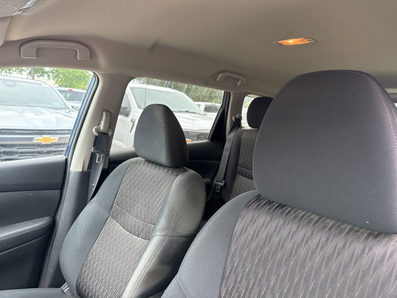 Used 2018 Nissan Rogue SV FWD image 5