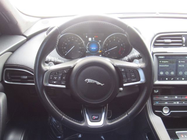 Used 2020 Jaguar F-PACE S image 35