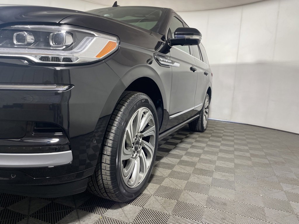 Used 2024 Lincoln Navigator Reserve image 25
