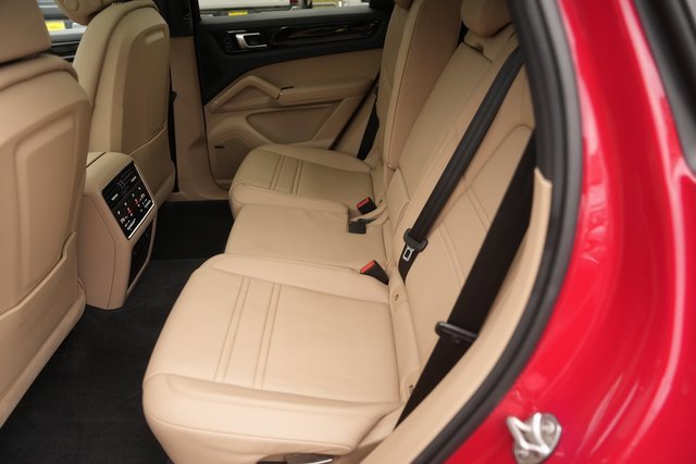 Used 2021 Porsche Cayenne Coupe image 13