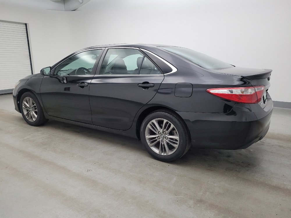 Used 2017 Toyota Camry SE image 3
