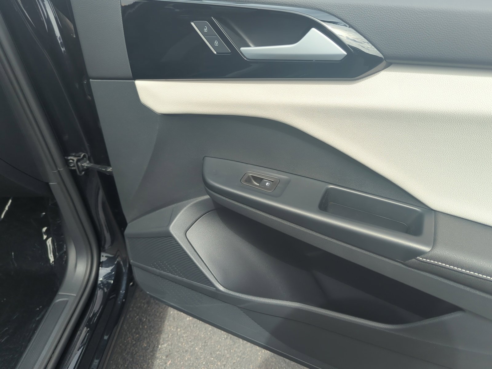 New 2025 Volkswagen Taos S image 16