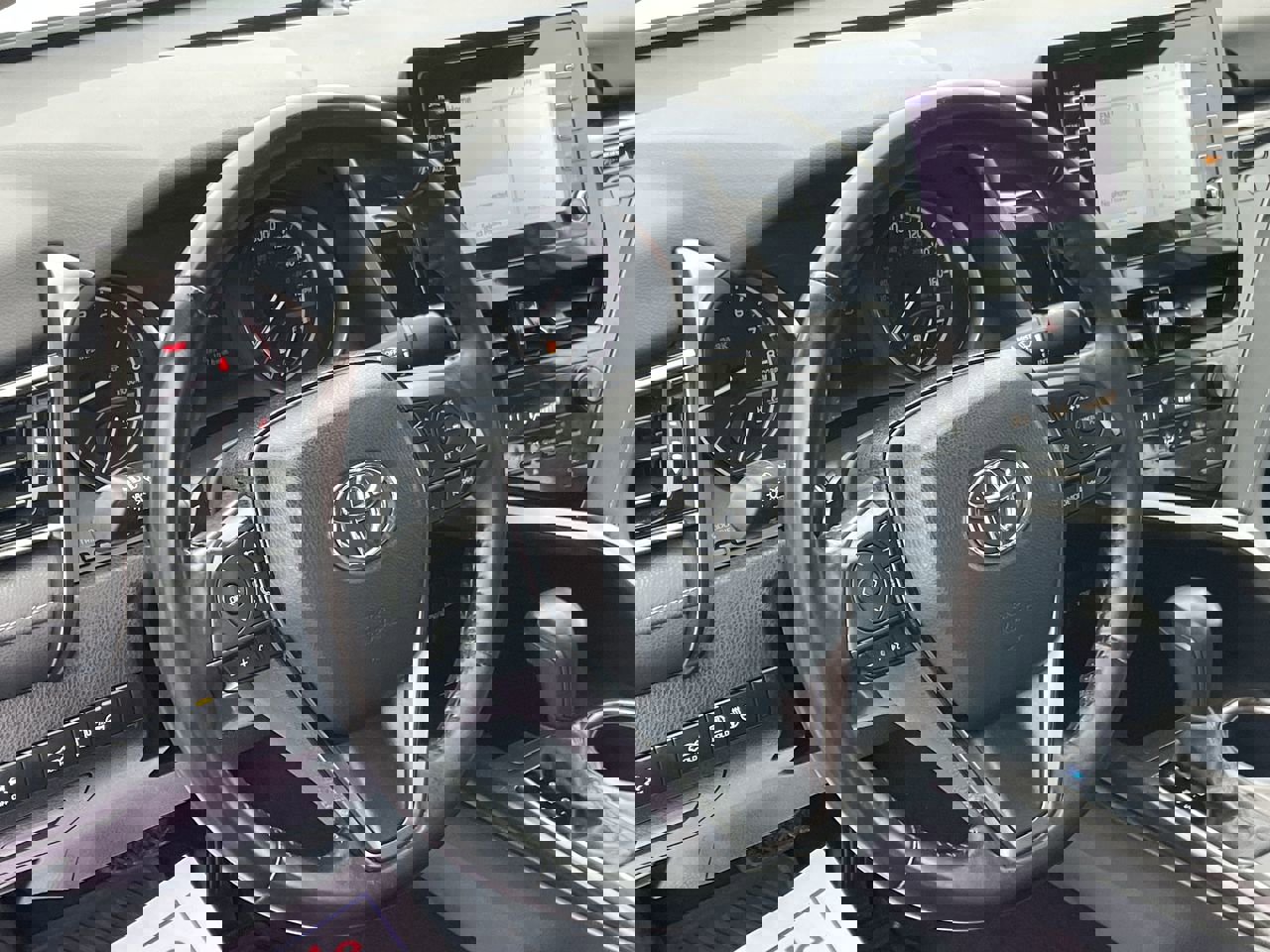 Used 2021 Toyota Camry SE w/ Cold Weather Package image 30