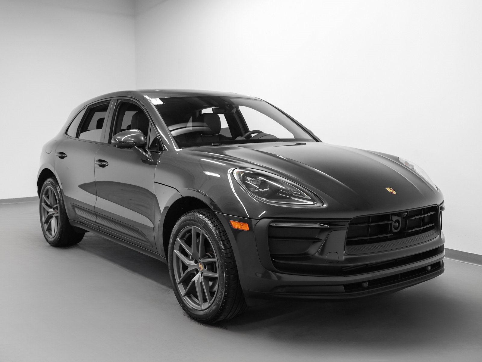 Used 2025 Porsche Macan image 10