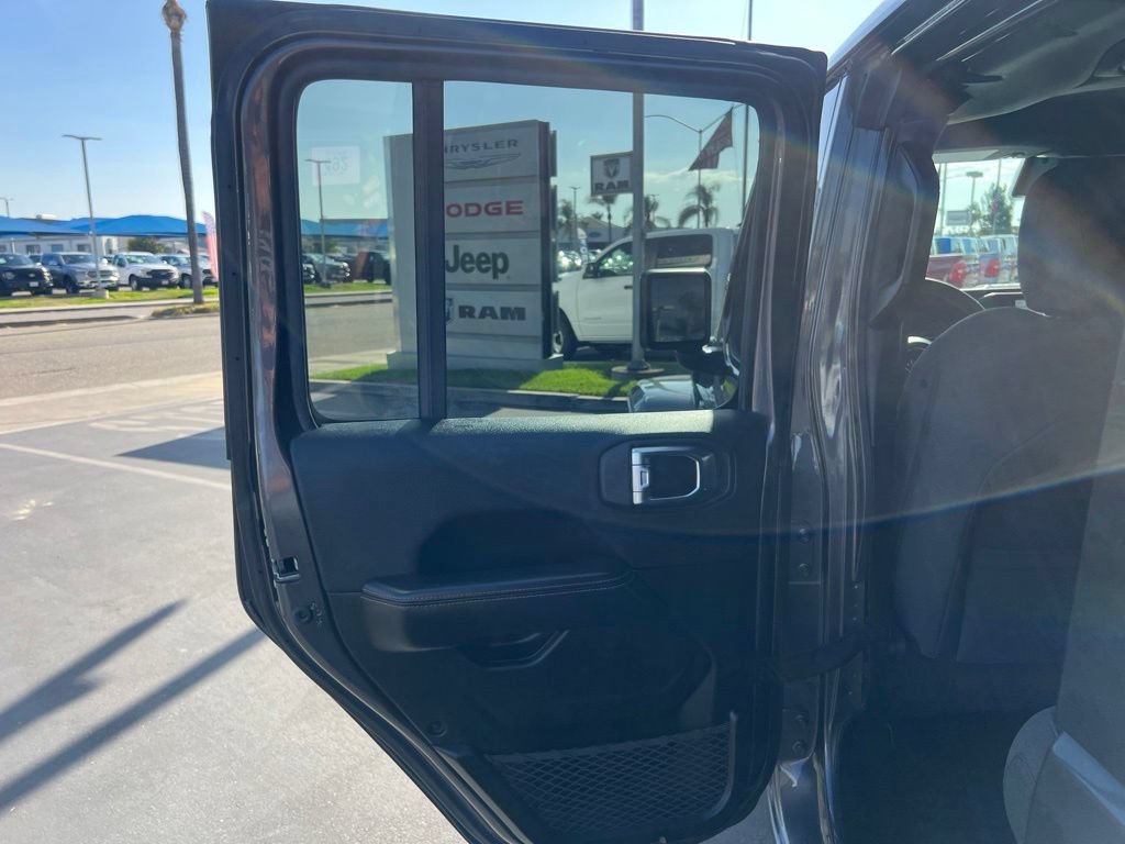 Used 2025 Jeep Wrangler Unlimited Sahara w/ Safety Group AWD/4WD image 23
