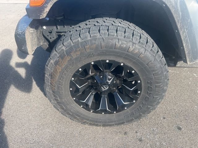 Used 2023 Jeep Wrangler Willys image 2