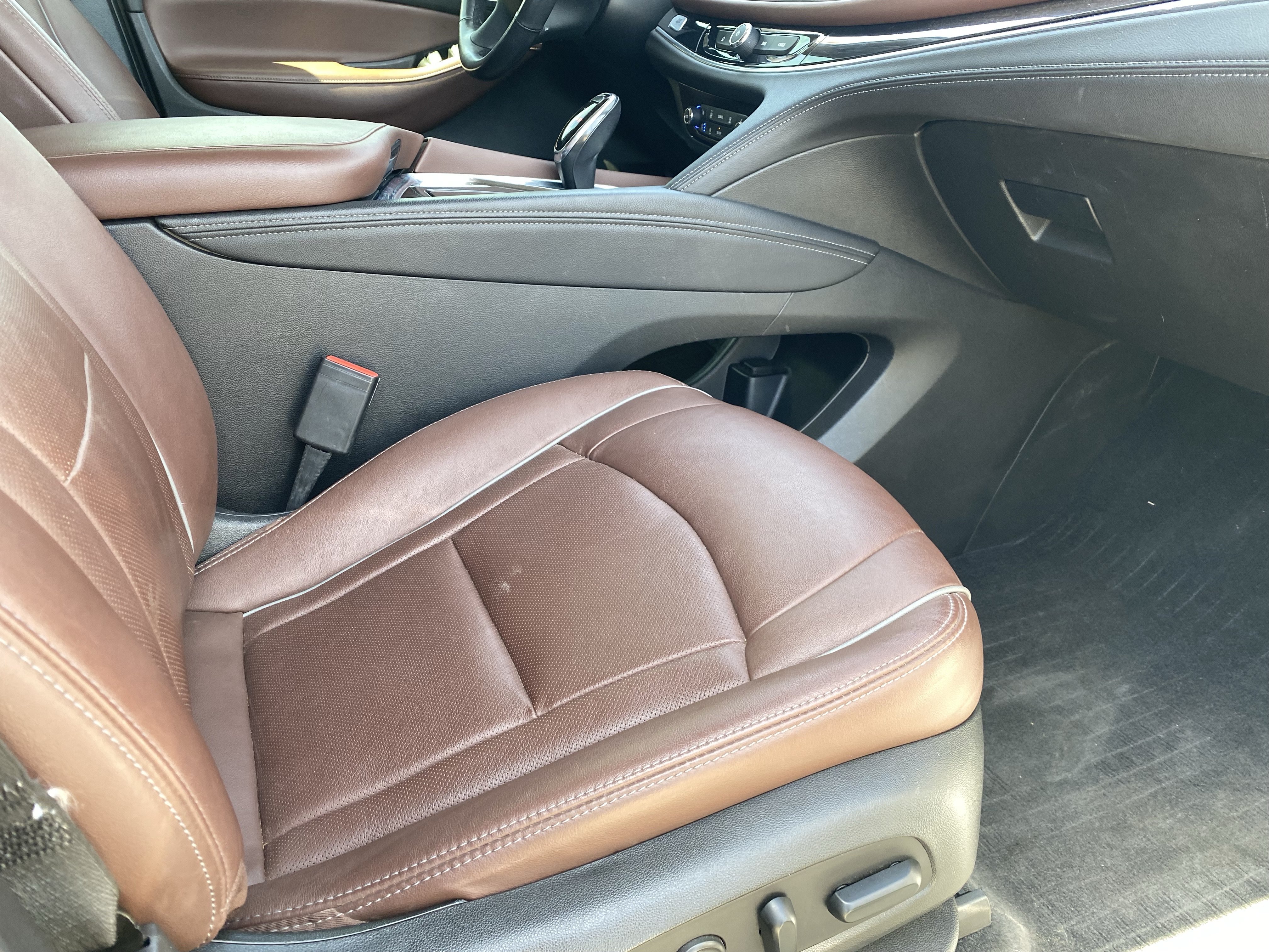 Used 2020 Buick Enclave Avenir w/ Avenir Technology Package AWD/4WD image 11