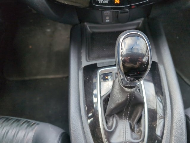 Used 2017 Nissan Rogue SV image 17