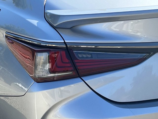 Certified 2025 Lexus ES 350 F Sport FWD image 10