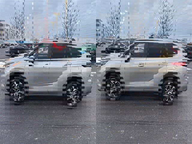 Used 2023 Toyota Highlander XLE image 13