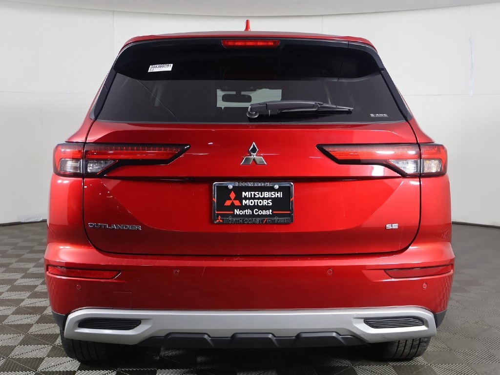 Used 2024 Mitsubishi Outlander SE Black Edition image 13