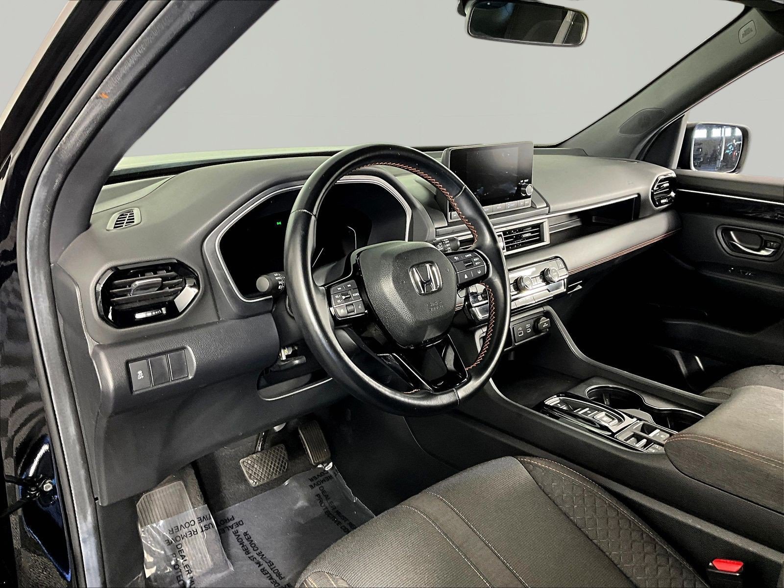 Used 2025 Honda Pilot Sport image 17