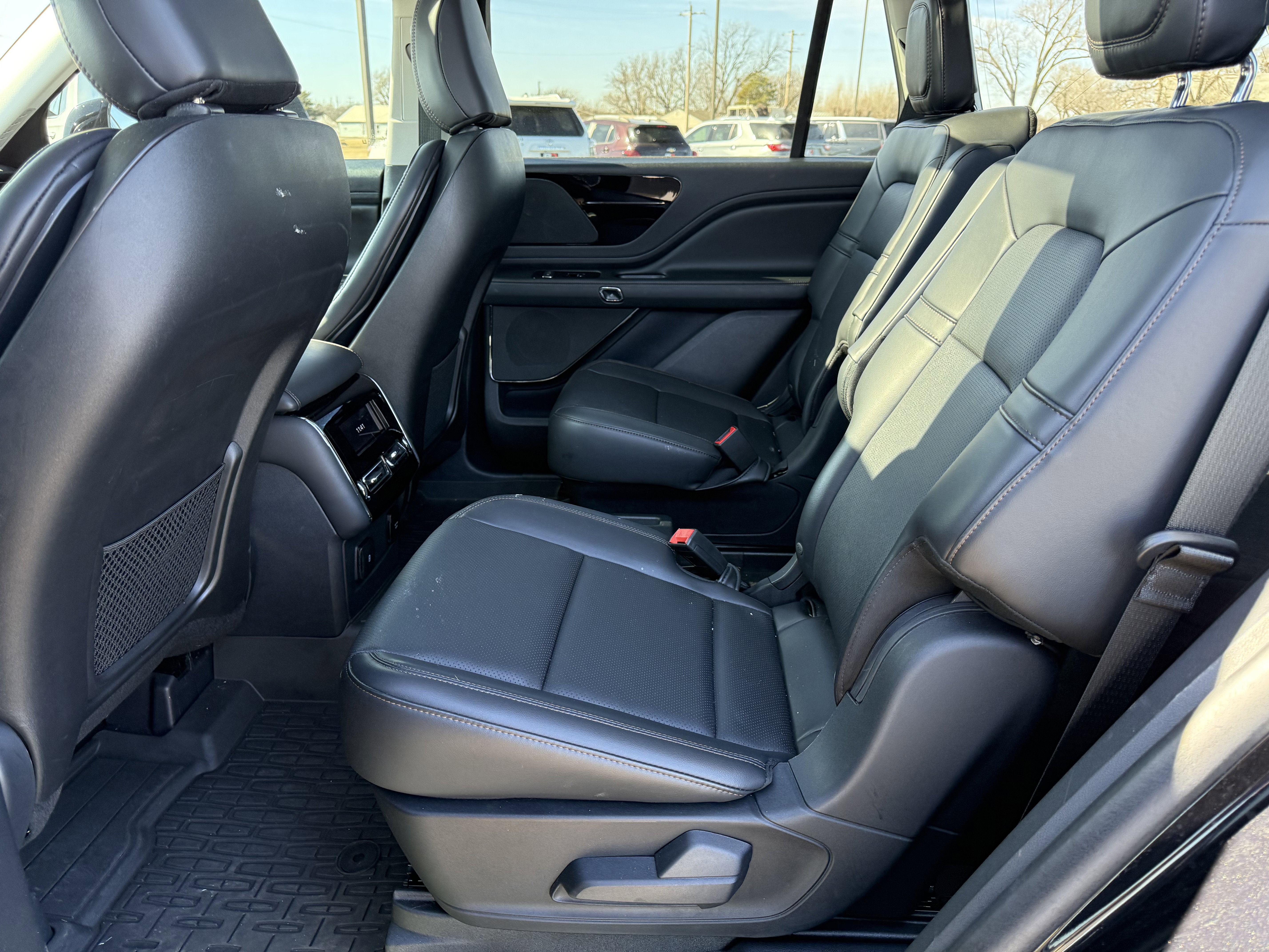 Used 2025 Lincoln Aviator AWD image 8