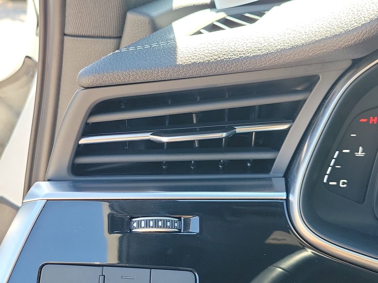 Used 2025 Audi Q7 3.0T Premium Plus image 30