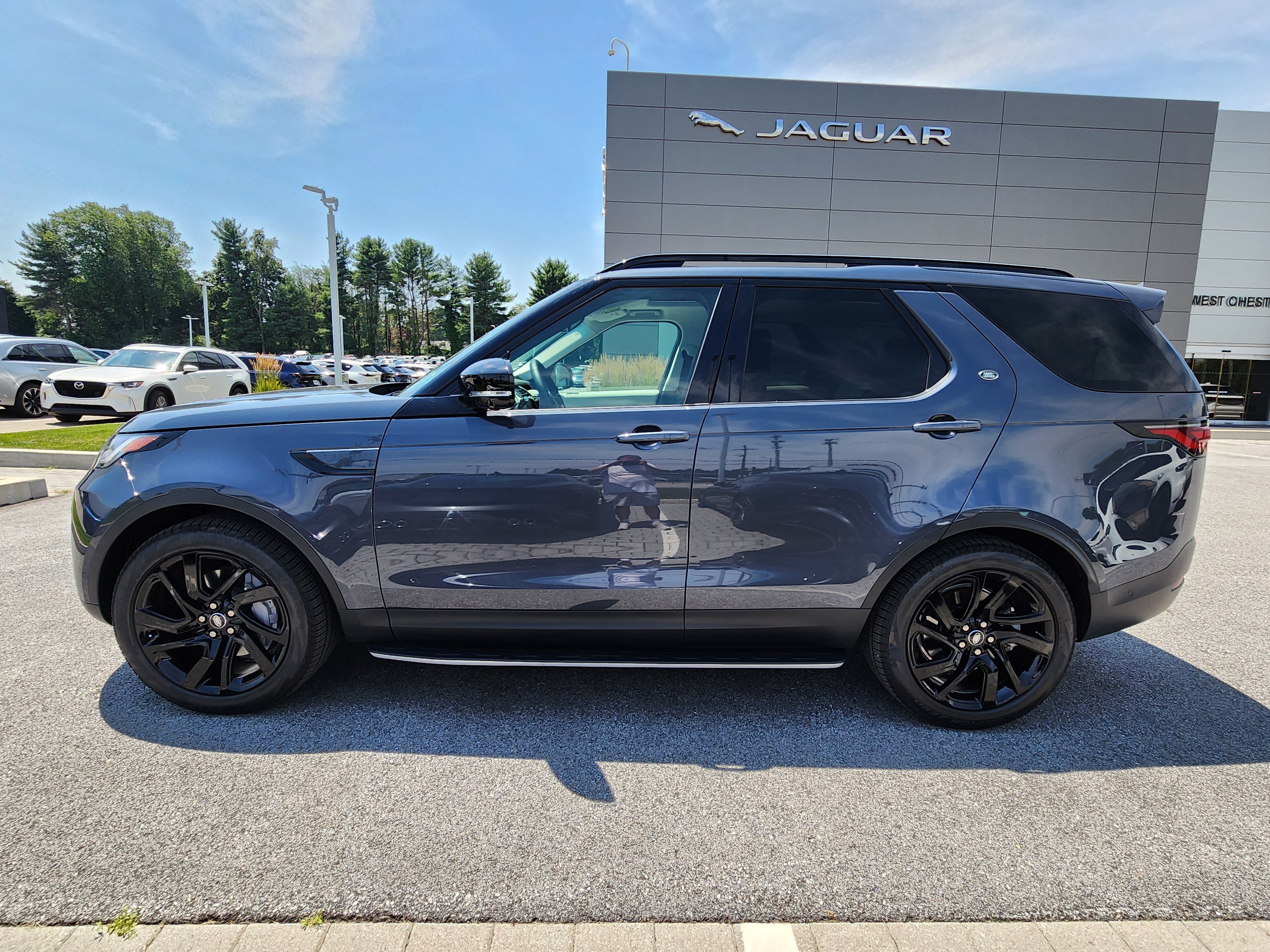 Certified 2025 Land Rover Discovery S AWD/4WD image 5