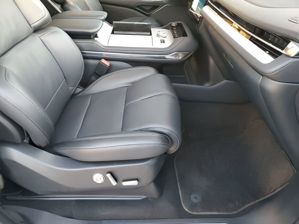 Used 2025 Lincoln Navigator L Reserve w/ Jet Appearance Package image 16