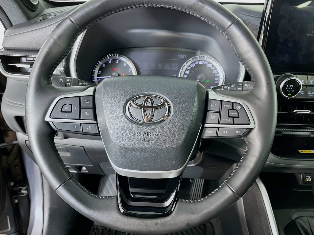 Used 2024 Toyota Highlander XSE AWD/4WD image 14
