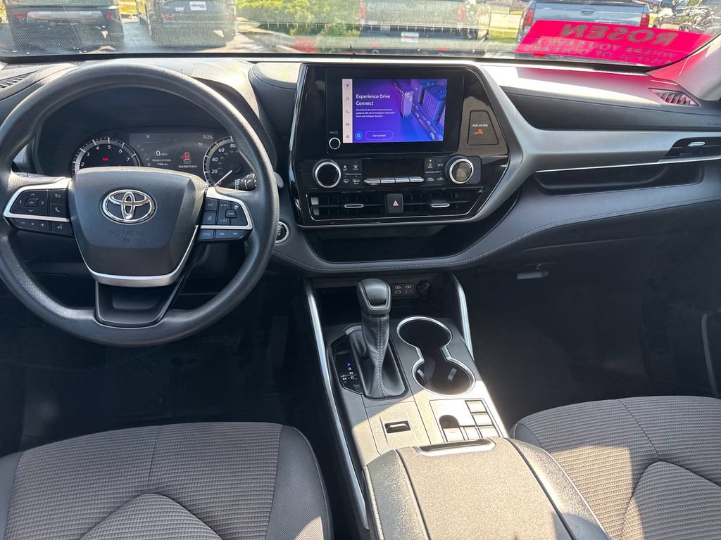 Used 2023 Toyota Highlander L FWD image 25
