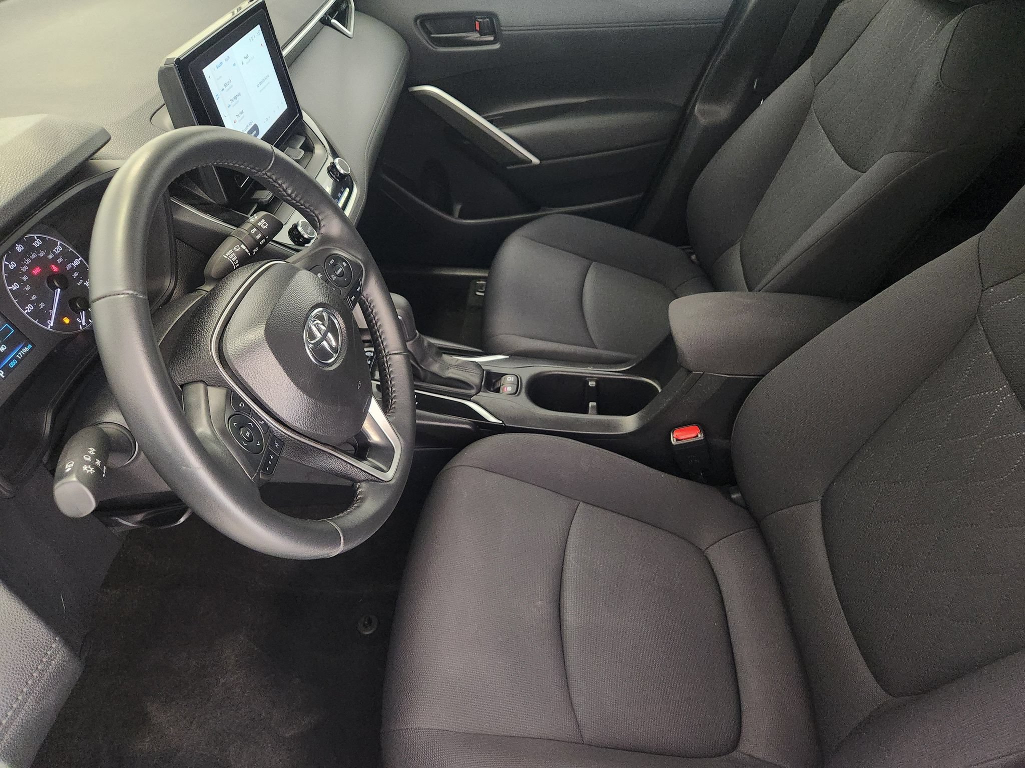Used 2025 Toyota Corolla Cross LE FWD image 12
