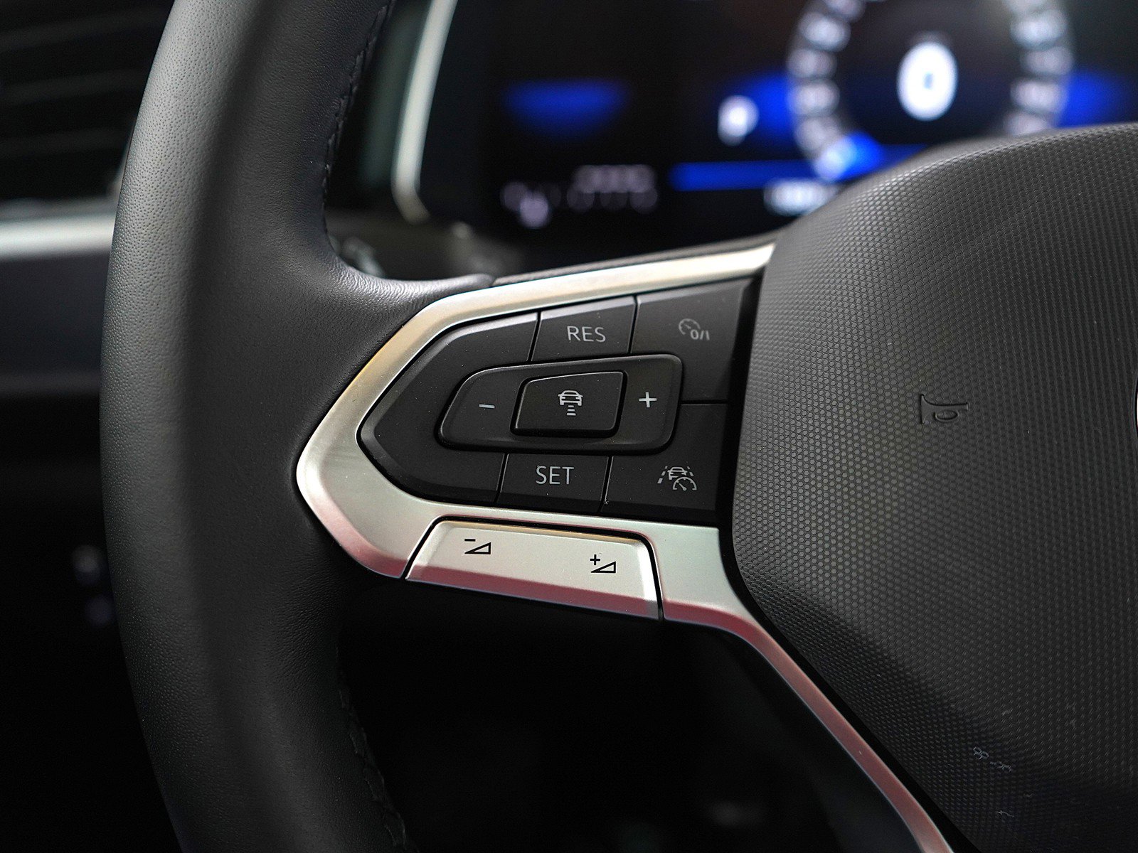 Used 2023 Volkswagen Jetta SE w/ Panoramic Sunroof Package image 23