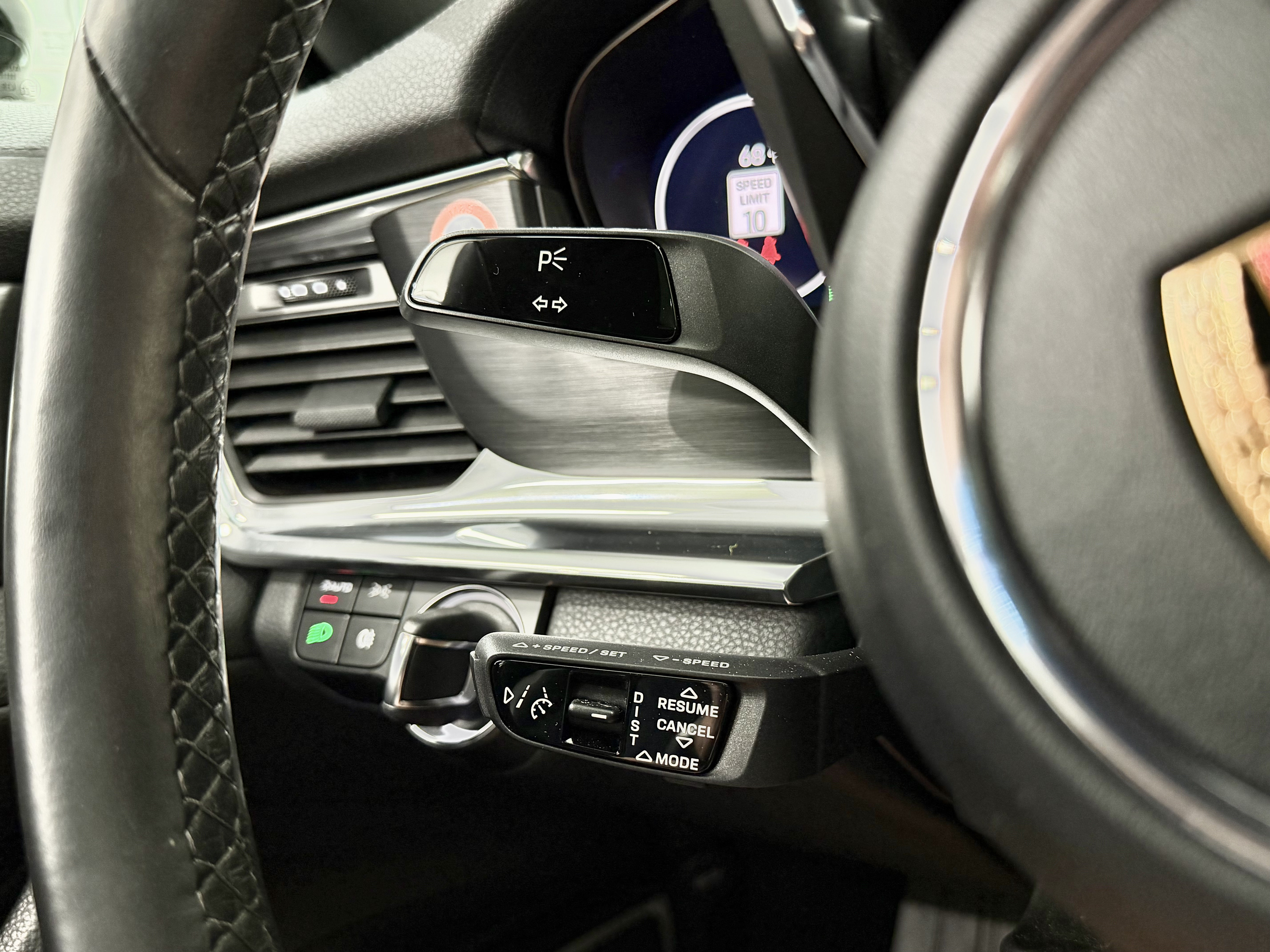 Certified 2023 Porsche Panamera 4 Platinum Edition AWD/4WD image 49