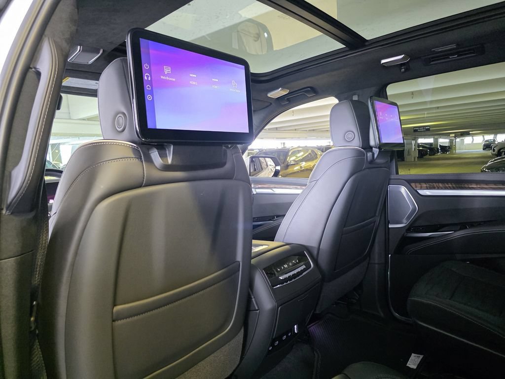 New 2026 Cadillac Escalade Platinum Sport w/ LPO, ONYX Package AWD/4WD image 12