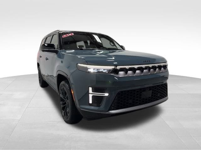 New 2026 Jeep Grand Wagoneer Summit w/ 8-Passenger Seating Package image 4