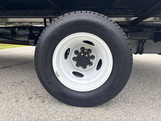 Used 2027 Ford E-450 and Econoline 450 Super Duty w/ Interior Upgrade Package RWD image 8