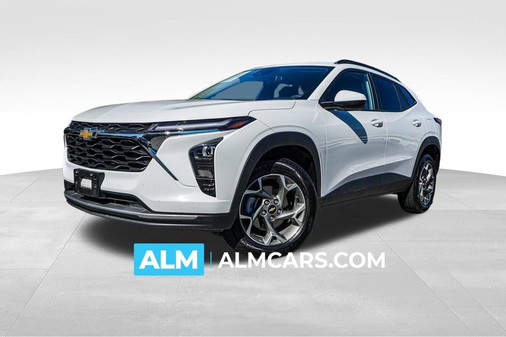 Used 2025 Chevrolet Trax LT FWD image 1