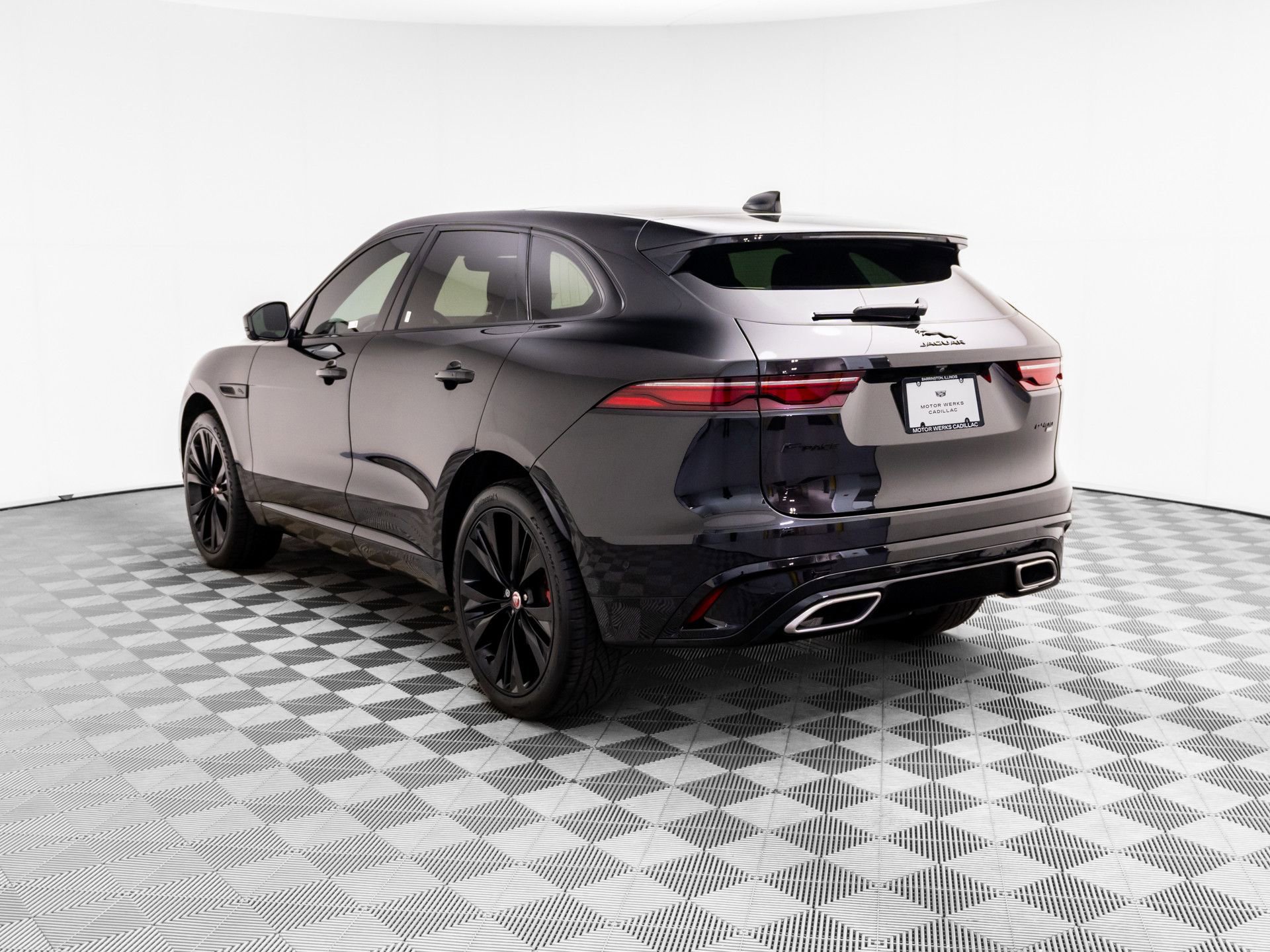 Used 2021 Jaguar F-PACE R-Dynamic S image 3