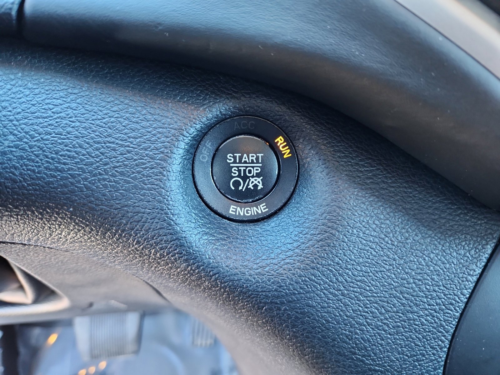 Used 2016 Jeep Cherokee Overland w/ Technology Group image 30