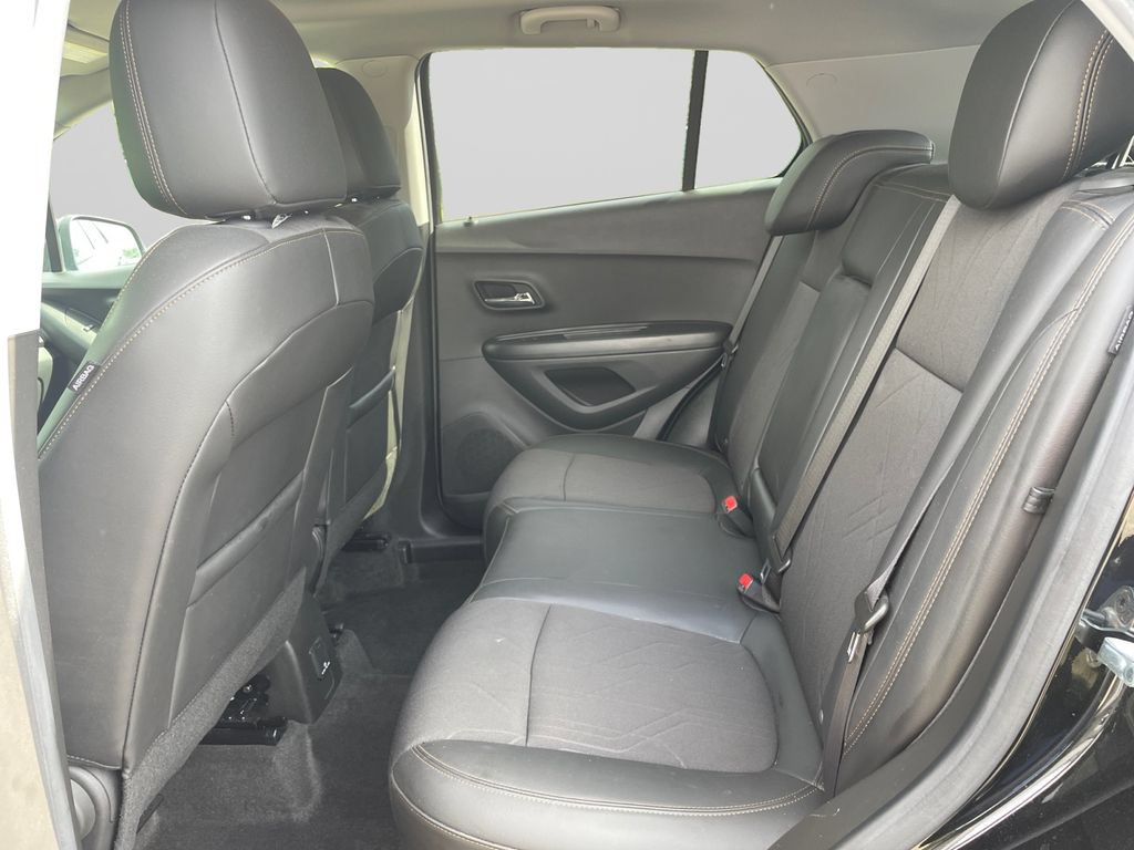 Certified 2022 Chevrolet Trax LT w/ LT Convenience Package AWD/4WD image 17