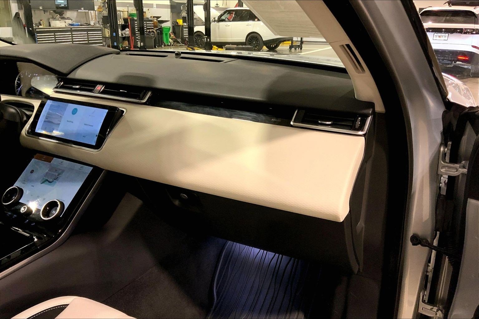 Used 2023 Land Rover Range Rover Velar S image 18