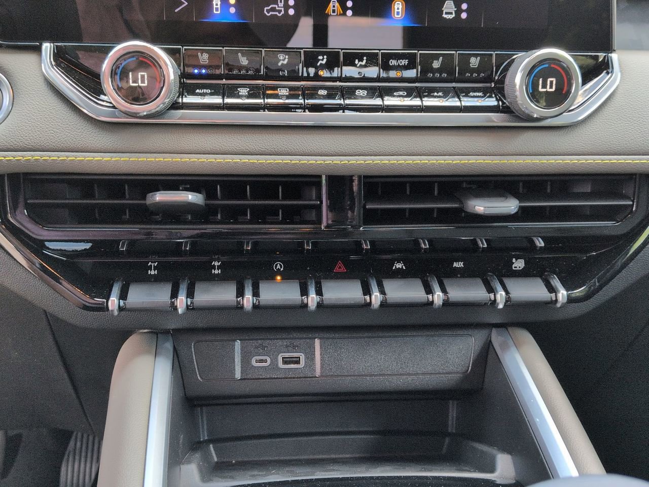 New 2026 Chevrolet Colorado ZR2 w/ Technology Package AWD/4WD image 18