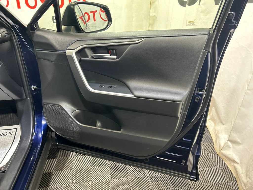 Used 2020 Toyota RAV4 XSE AWD/4WD image 11
