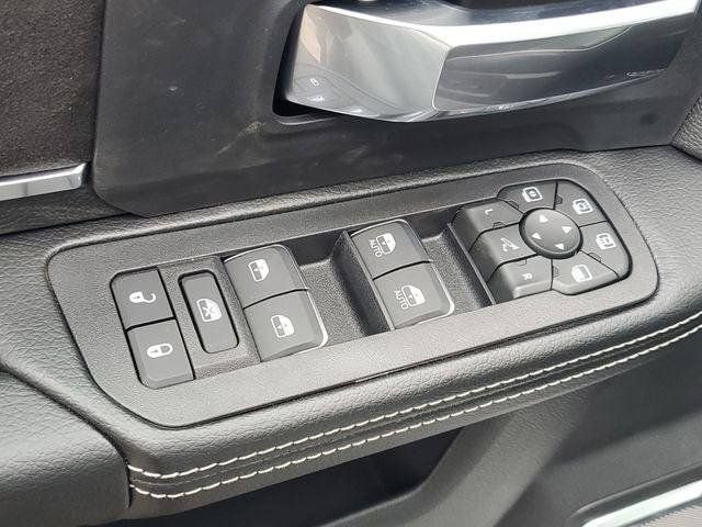 New 2026 RAM 2500 Laramie AWD/4WD image 16