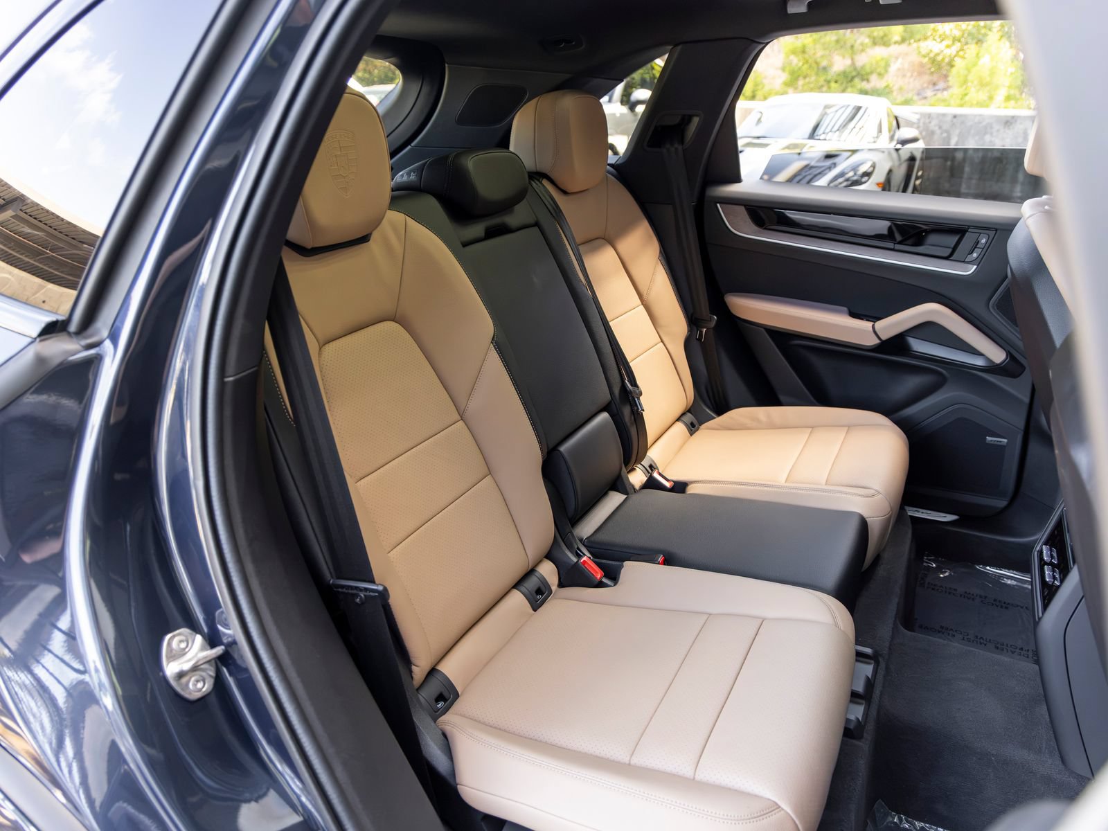 Certified 2025 Porsche Cayenne AWD/4WD image 59