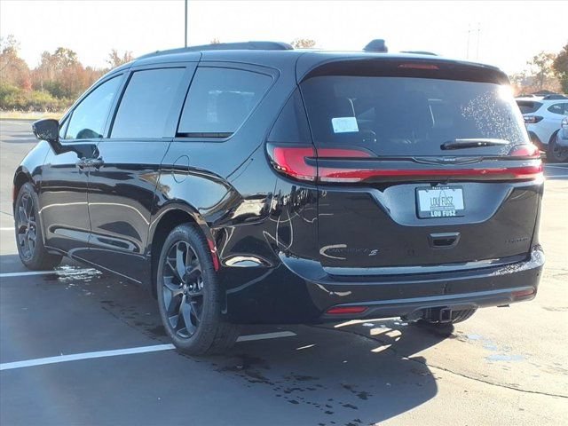 New 2026 Chrysler Pacifica Limited w/ S Appearance Package FWD image 4