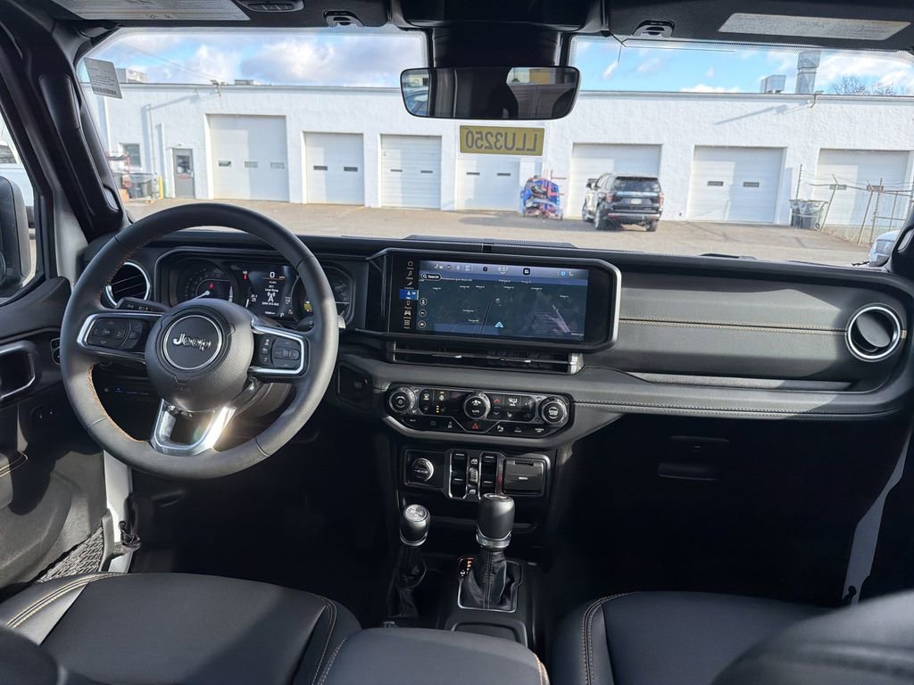 Used 2024 Jeep Wrangler Unlimited Sahara w/ Technology Group AWD/4WD image 18