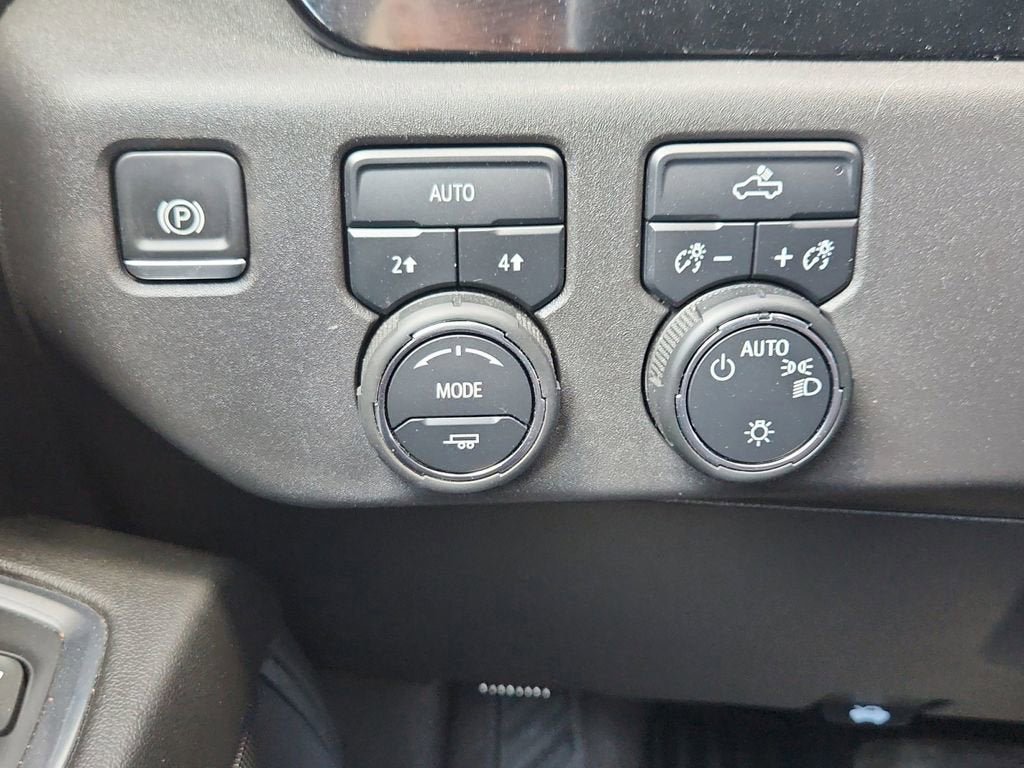 Used 2024 Chevrolet Silverado 1500 LT AWD/4WD image 29