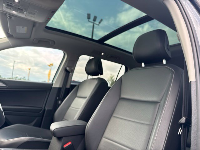 Used 2021 Volkswagen Tiguan SEL AWD/4WD image 8