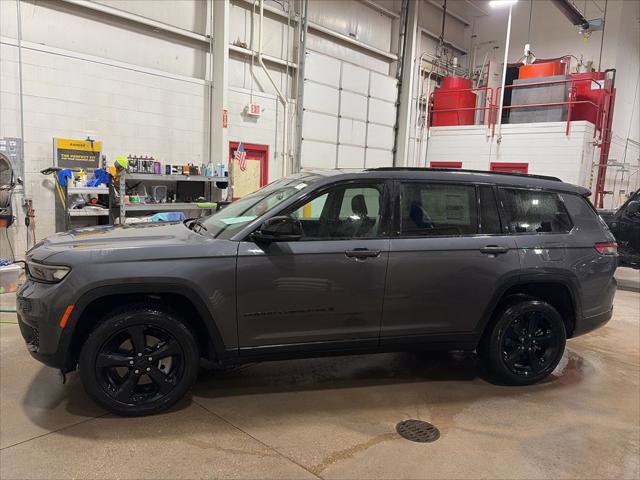 Certified 2024 Jeep Grand Cherokee L Altitude AWD/4WD image 4