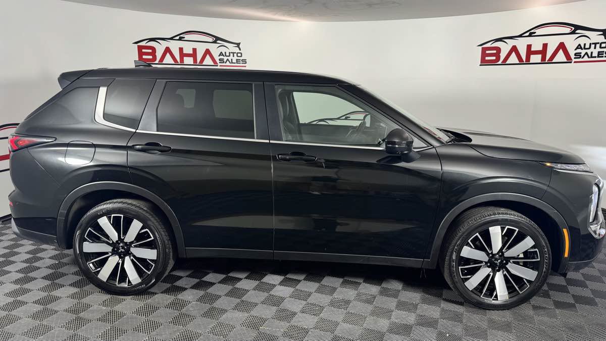 Used 2025 Mitsubishi Outlander SE FWD image 8