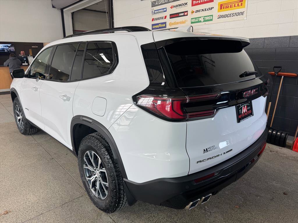Used 2024 GMC Acadia AT4 w/ Luxury Package image 7