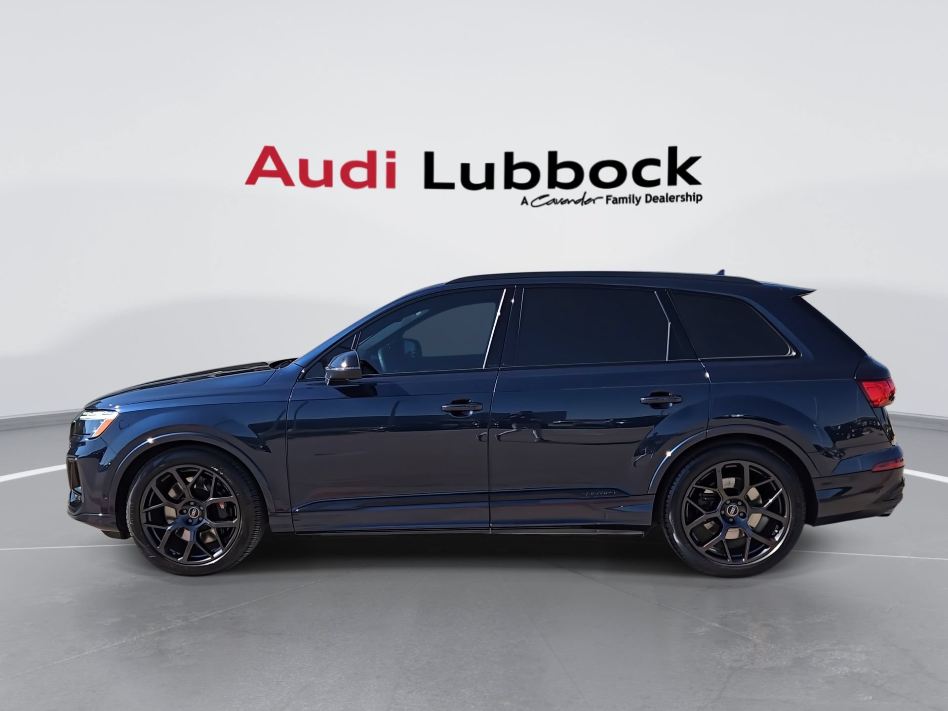 Certified 2025 Audi SQ7 Prestige AWD/4WD image 5