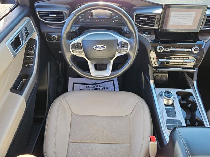 Certified 2023 Ford Explorer Limited w/ Equipment Group 301A RWD image 8