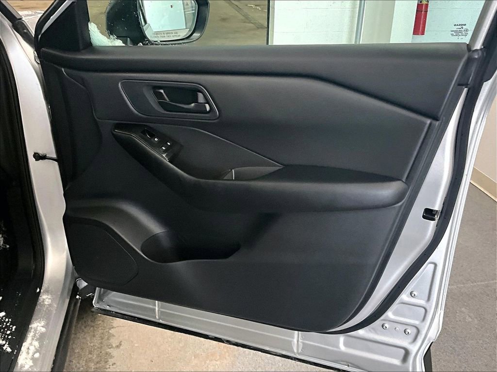 Used 2024 Nissan Rogue S image 12